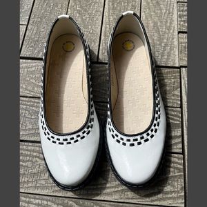 Dr. Martens  KELLY - NEW Size  US6 or EU37